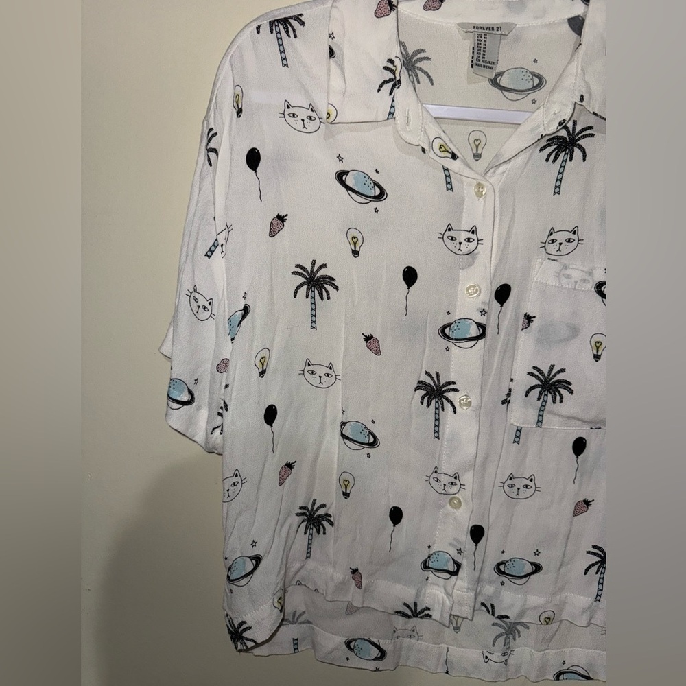 Forever 21 White Graphic blouse - Picture 3 of 4